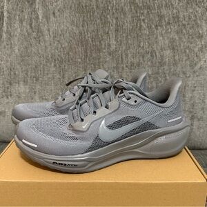 Nike Women’s Air Zoom sneakers